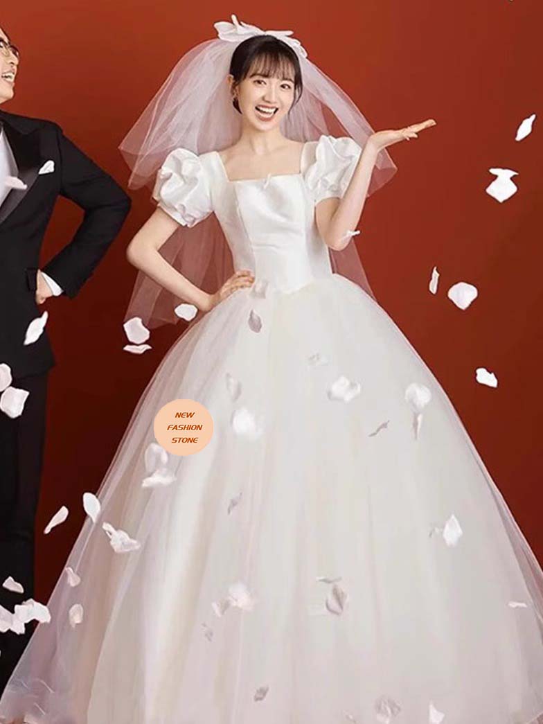 ウェディングドレス 袖あり 立ち襟 スパンコール キラキラ 素敵 キレイめ 花嫁ドレス 結婚式ドレス トレーンドレス バックリボン オシャレ 海外挙式 披露宴