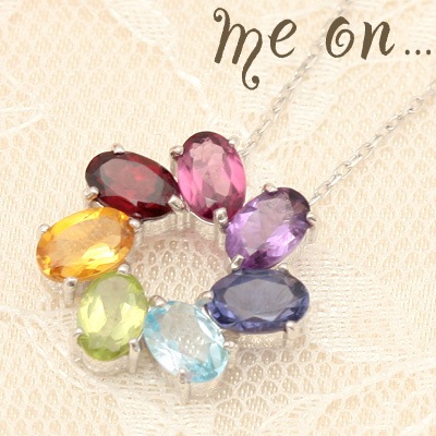 me on... 虹色の花びらが輝く 太陽の花 K10ホワイトゴールド WG アメジスト アイオライト プルートパーズ ペリドット シトリン ガーネット ロードライトガーネット マルチカラーレインボー