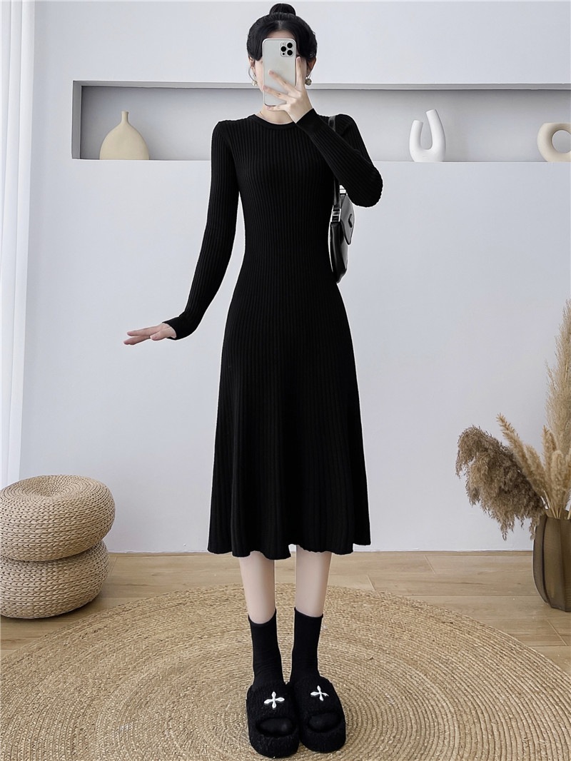 ニットドレス内秋底Aラインセータードレス子供秋と冬の新しい黒小さな人々