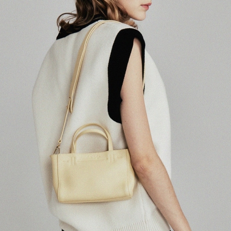 バッグ レディースバッグ ショルダーバッグ ハンドバッグ 肩がけバック 手持ちバッグ 2way 軽量 スクエア型 牛革 きれいめ 大人 上品 おしゃれ レディース デート お出かけ 休日 旅行