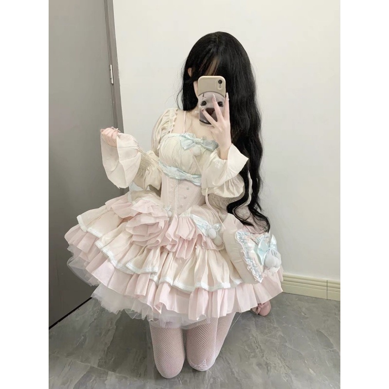 重工業のガーリッシュなリボンとコントラストカラーのパッチワークウエストとスタイリッシュなパフスカートを備えた女性向けの甘い年齢を軽減するロリータプリンセスドレス