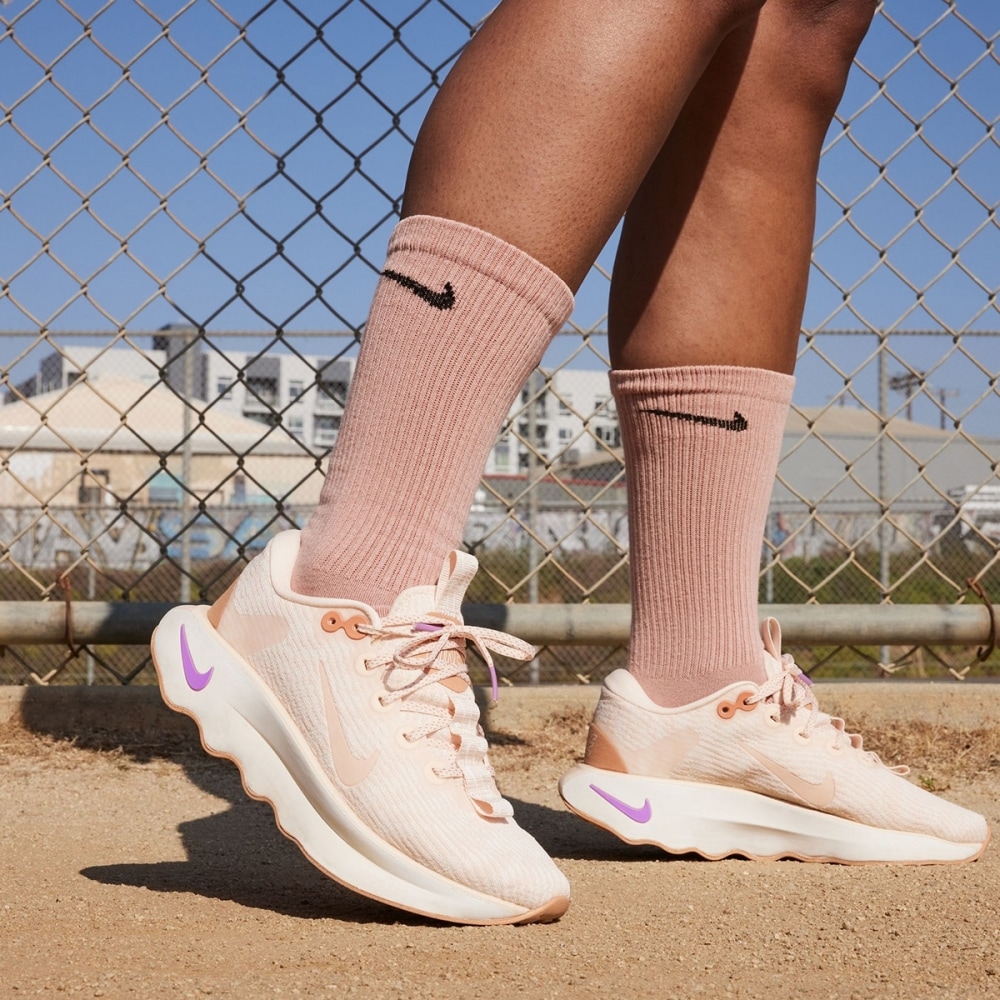 NIKEモティバウーマンズDV1238-800 14,272円