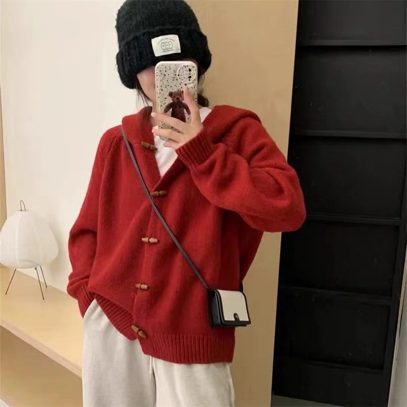 2024 秋冬クリスマスレッドフード付きセータージャケットレディースユニークで素晴らしいホーンボタンニットカーディガンレディース 4,577円