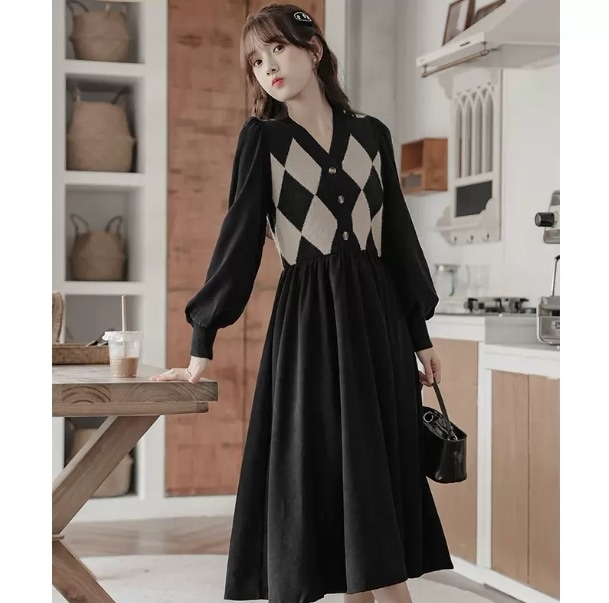 ワンピース 膝下 長袖 Vネック フレア ドッキング デザイン ボタン 美ライン ニュアンス レイヤード 伸縮性 ニット かわいい 大人可愛い きれいめ シンプル カジュアル 大人 上品 おしゃれ