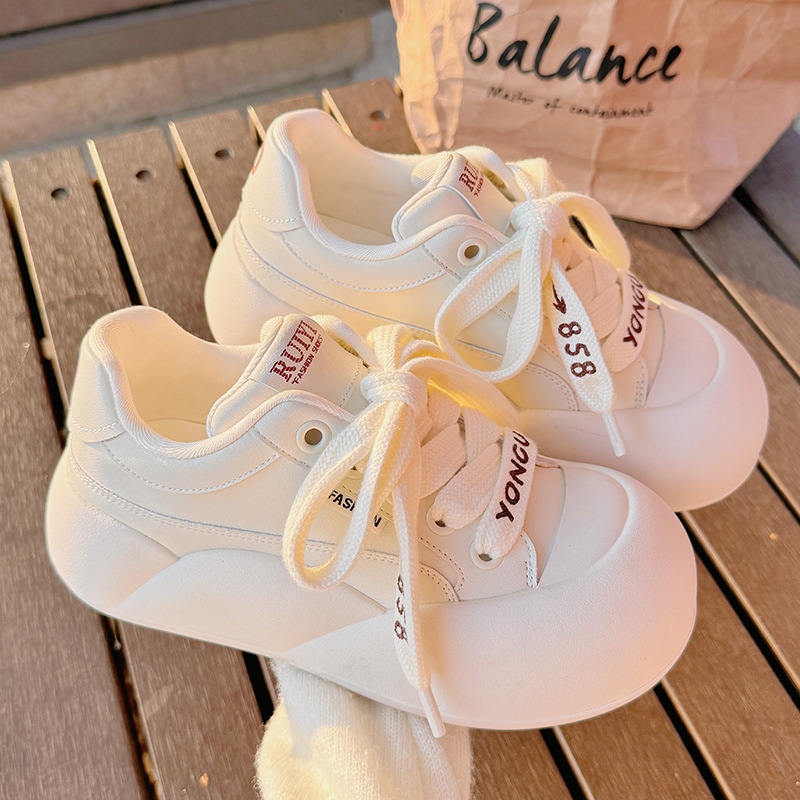 2025年新型厚底レディースシューズホワイトシューズレディーススカートシューズ万能ビッグヘッドスポーツカジュアルシューズ