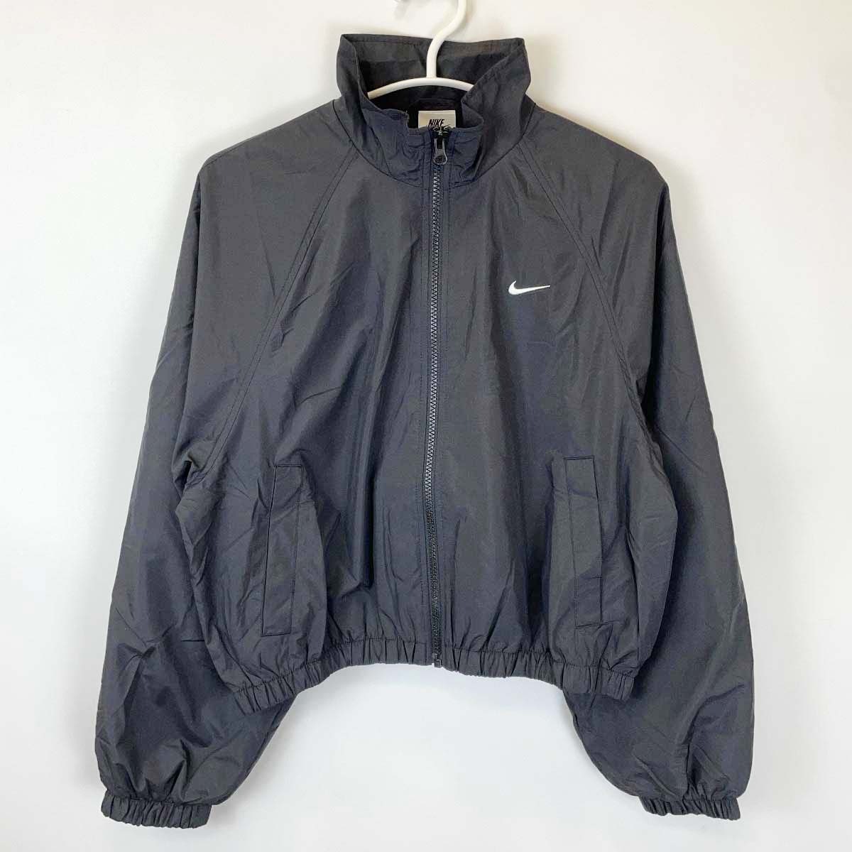 【中古・未使用品】ナイキ NSW クラシック UV トラック ジャケット S ブラック IO1474-010 レディース NIKE ウインドブレーカー