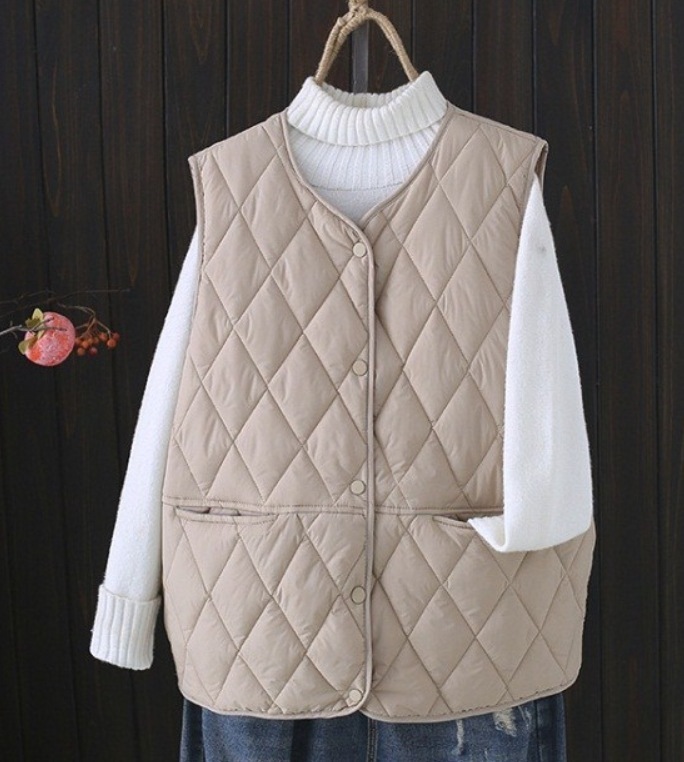 アウター デート モテアイテム ベスト キルティング 前開きク Vネック きれいめ 上品 おしゃれ かっこいい 可愛い ラブリー キュート ガーリー クール モード系 セクシー エレガント 存在感