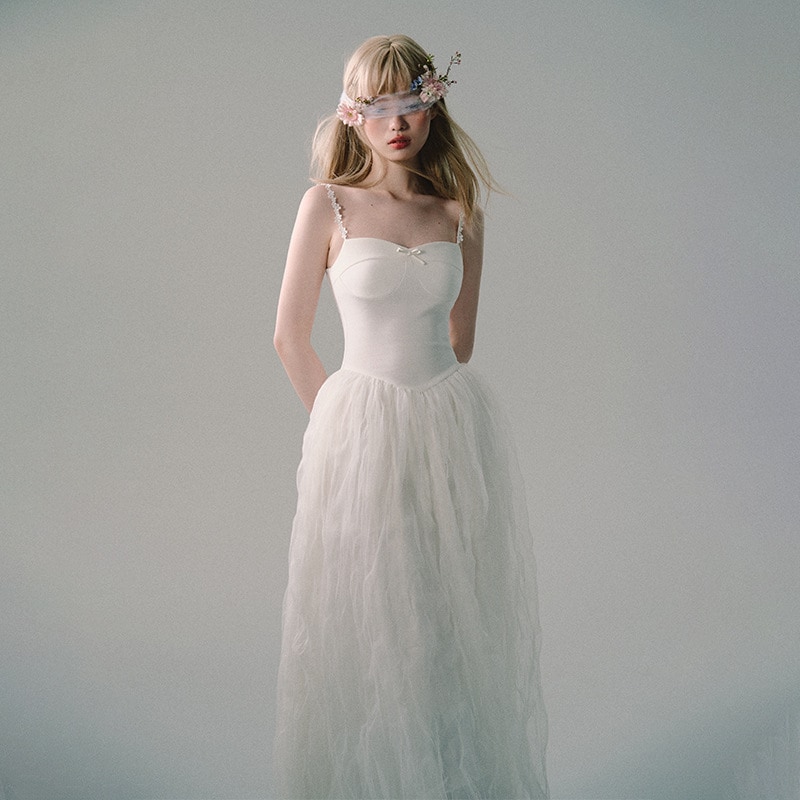 白いスパゲッティストラップドレスメッシュのマキシスカートレディースの春スタイルスリムでエレガントホステスのイブニングウェアにです