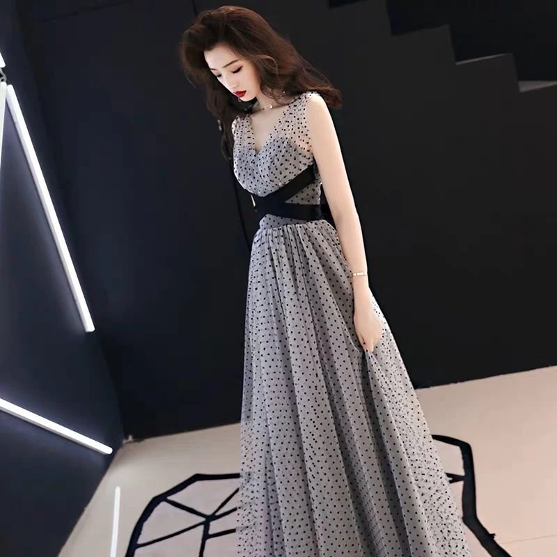 ドット柄ロングドレス ドレス dress ロングドレス ロング ロング丈 マキシ マキシ丈 袖なし ノースリーブ Vネック Aライン 切り替えデザイン チュール シフォン 透け感 シースルー かわいい