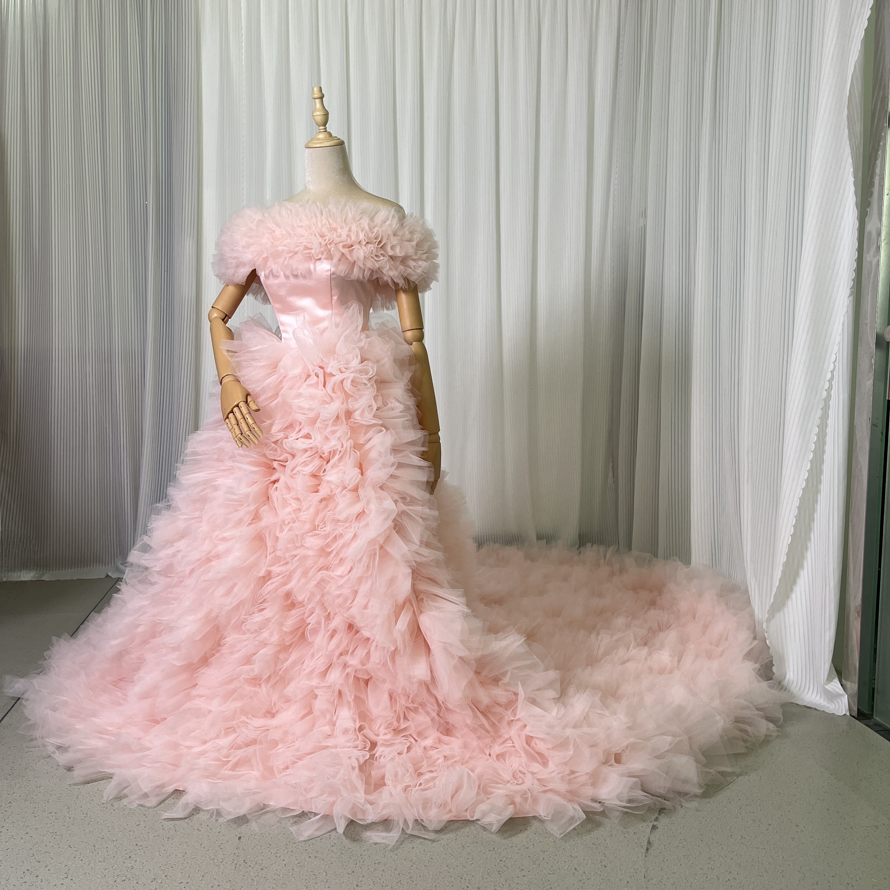 カラードレス 薄ピンク 取り外し可能なオフショルダー 可愛い プリンセスライン 華やかなトレーン もこもこドレス 花嫁 前撮り