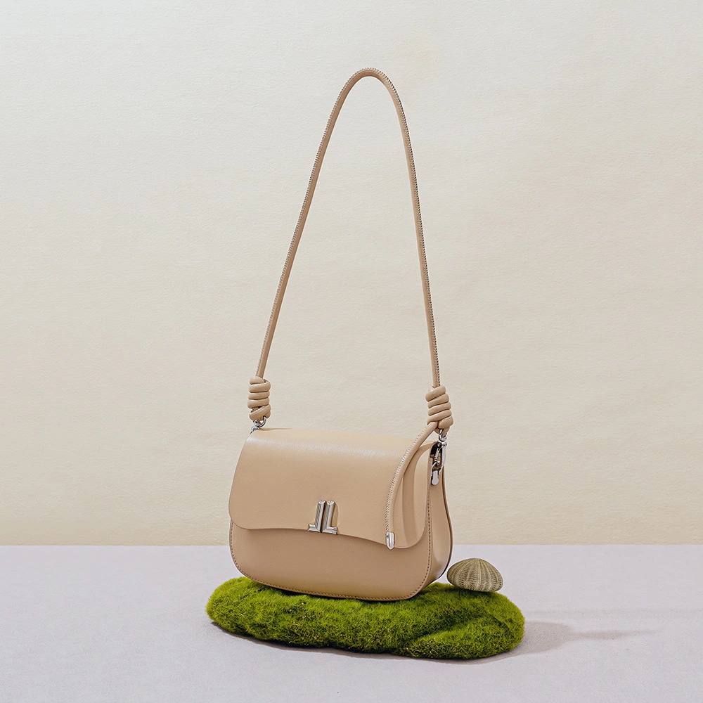 【本革 5カラー キーホルダーを贈る】バッグショルダーバッグミニバッグバッグ斜めがけキレイめ肩掛け大人っぽい小さめ合皮デートお出かけ普段使いかばん 5,250円