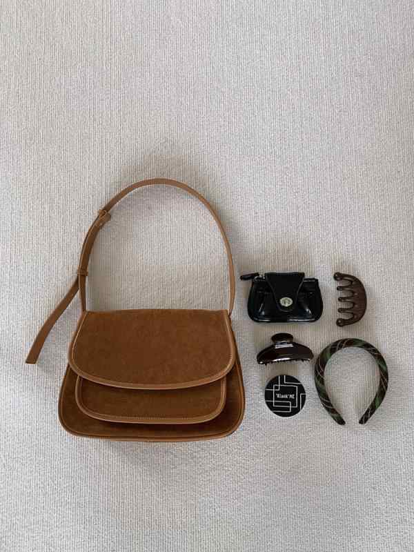 ショルダーバッグ 大容量 韓国 横長 正方形 茶色 ブラウン 人気 シンプル 肩掛け 斜め掛け ハンドバッグ 鞄 カバン レディース バック 秋 スエード レトロ クロスボディバッグ 単色 冬 シンプ 4,907円