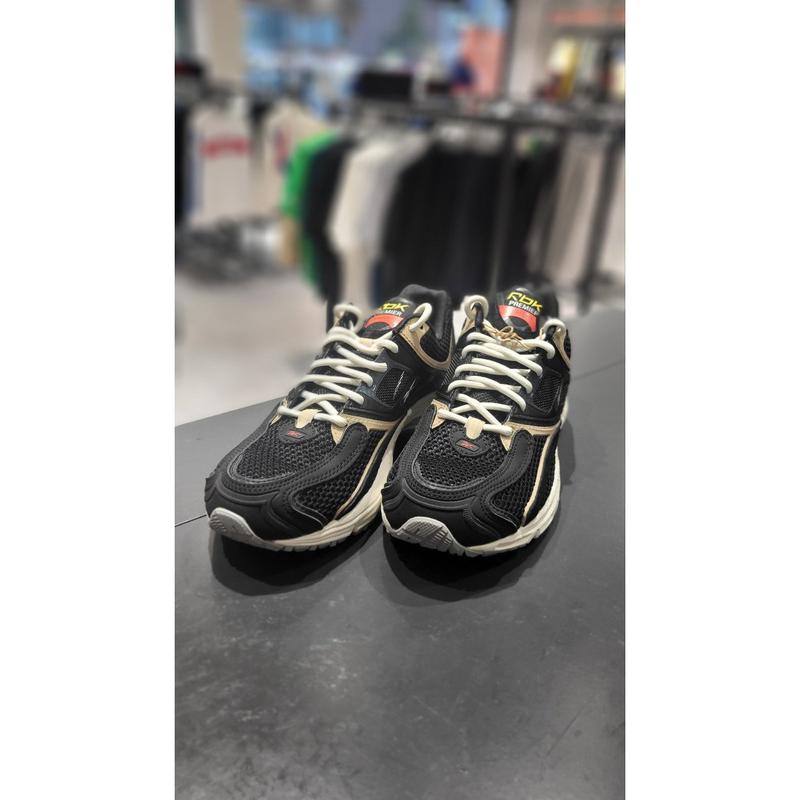 [驪州店] RESO4EPTUBB プレミア トリニティ KFS 男女共用運動靴