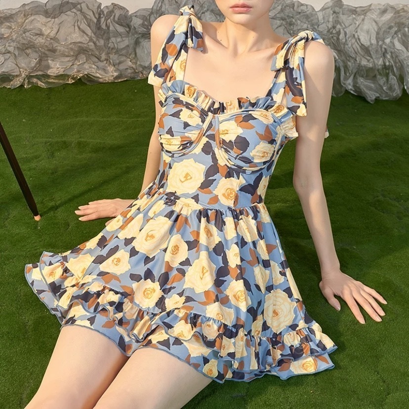 水着 レディース ワンピース 体型カバー リボン フリル ウエストマーク 伸縮性 シャーリング 大人可愛い きれいめ ナチュラル 華やか 大人っぽい おしゃれ お洒落 主役級 存在感 キュート 個性的