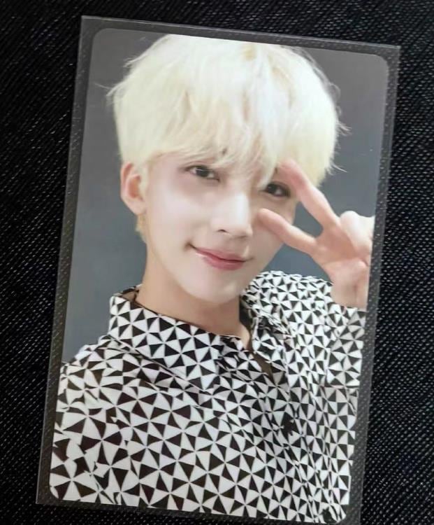 正規品保証　SEVENTEEN 　 2021年 回顧録 カラ島 jeonghan　 特典トレカ