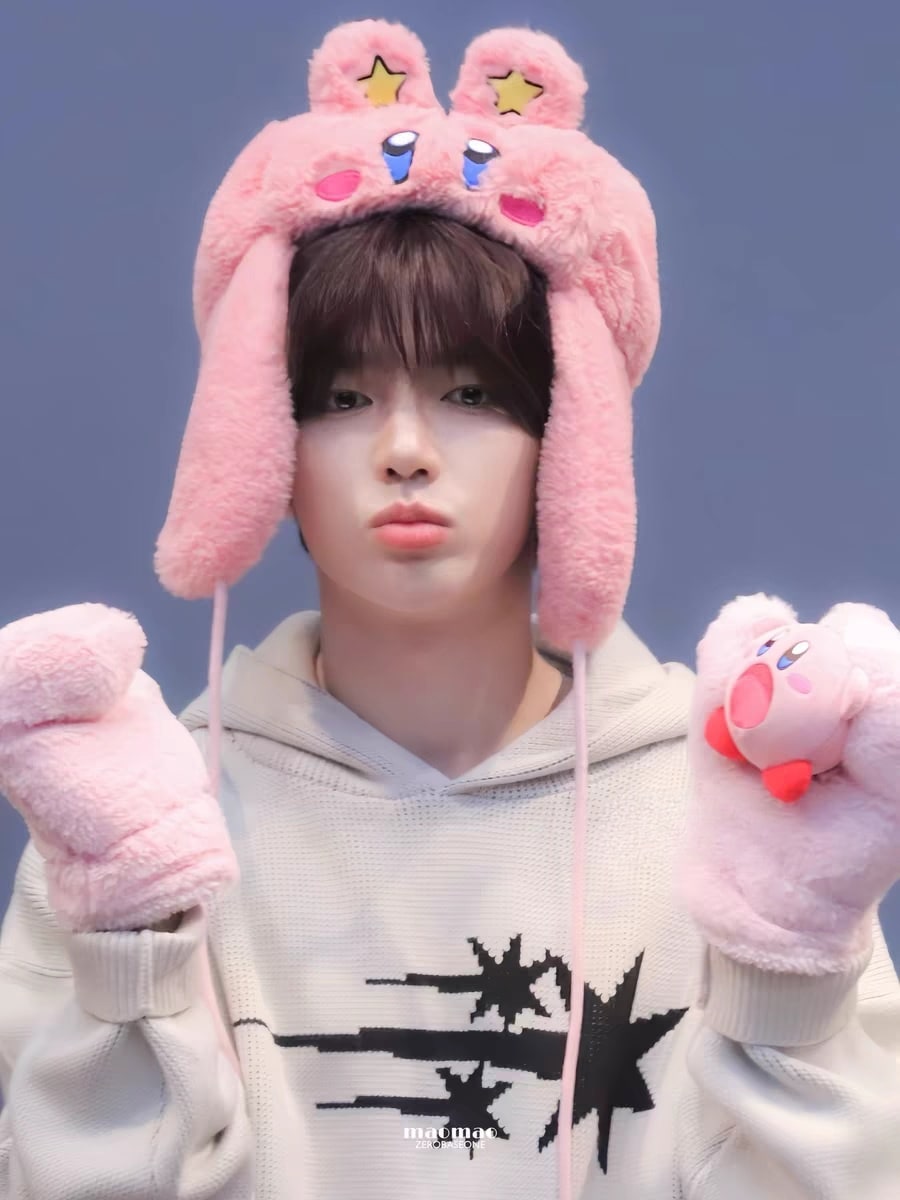 ZEROBASEONE 3STARS ジャンハオ Zhang Hao 着用 LOGO KNIT HOODIE 3色