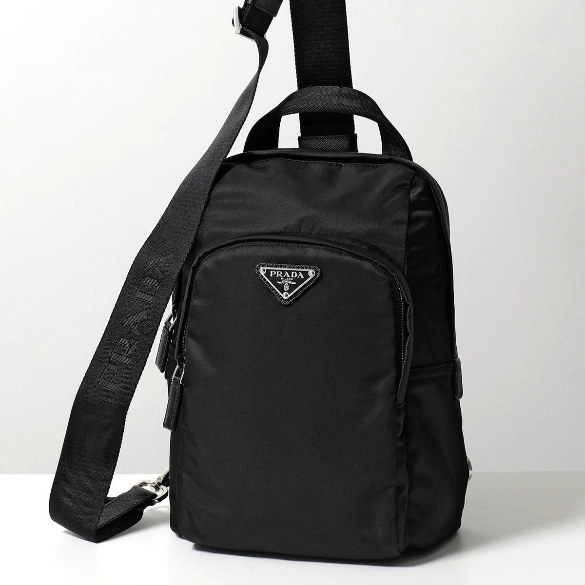 PRADA プラダ ボディバッグ 2VZ116 2DMG メンズ Re-Nylon リナイロン サフィアーノレザー クロスボディ バックパック 鞄 F0002/NERO