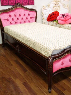 バロックシングルベッド マットレス付き ピンク生地張り 開梱組立付 シングルベッド マットレス 一人暮らし ブラウン 姫系 アンティーク 輸入家具 高級 おしゃれ 豪華 彫刻 マホガニー