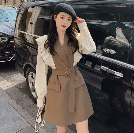 ワンピース 膝上 長袖 フリル ノーカラー ドッキング デザイン ボタン トリム 美ライン ニュアンス ベルト ウエストマーク かわいい 大人可愛い きれいめ シンプル カジュアル 大人 上品