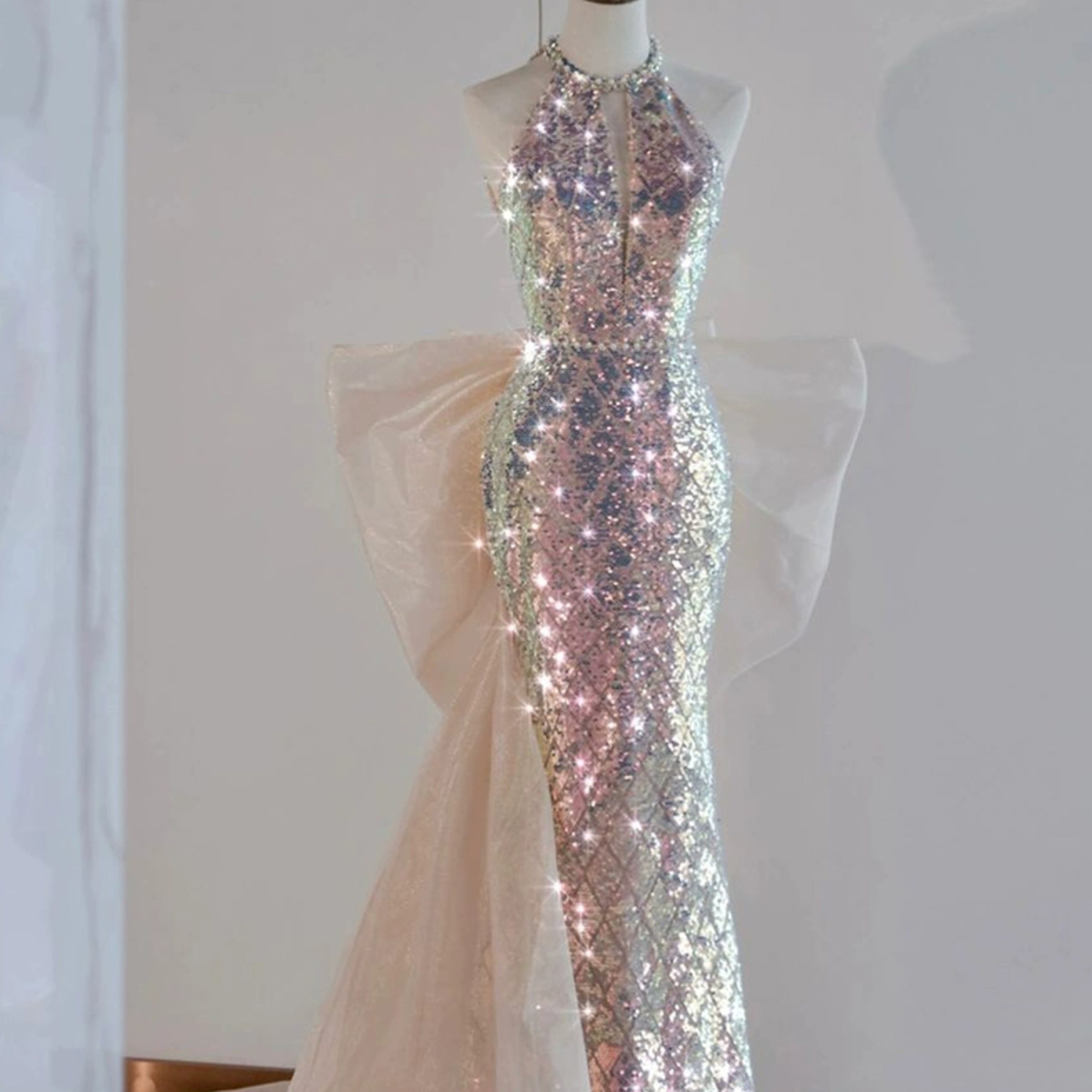 ドレス 衣装 イブニングドレス ロングドレス キャバドレス タイトドレス ホルダーネック スパンコール バックリボン カットアウトデザイン ロング丈 ステージドレス 発表会 かわいい 大人可愛い