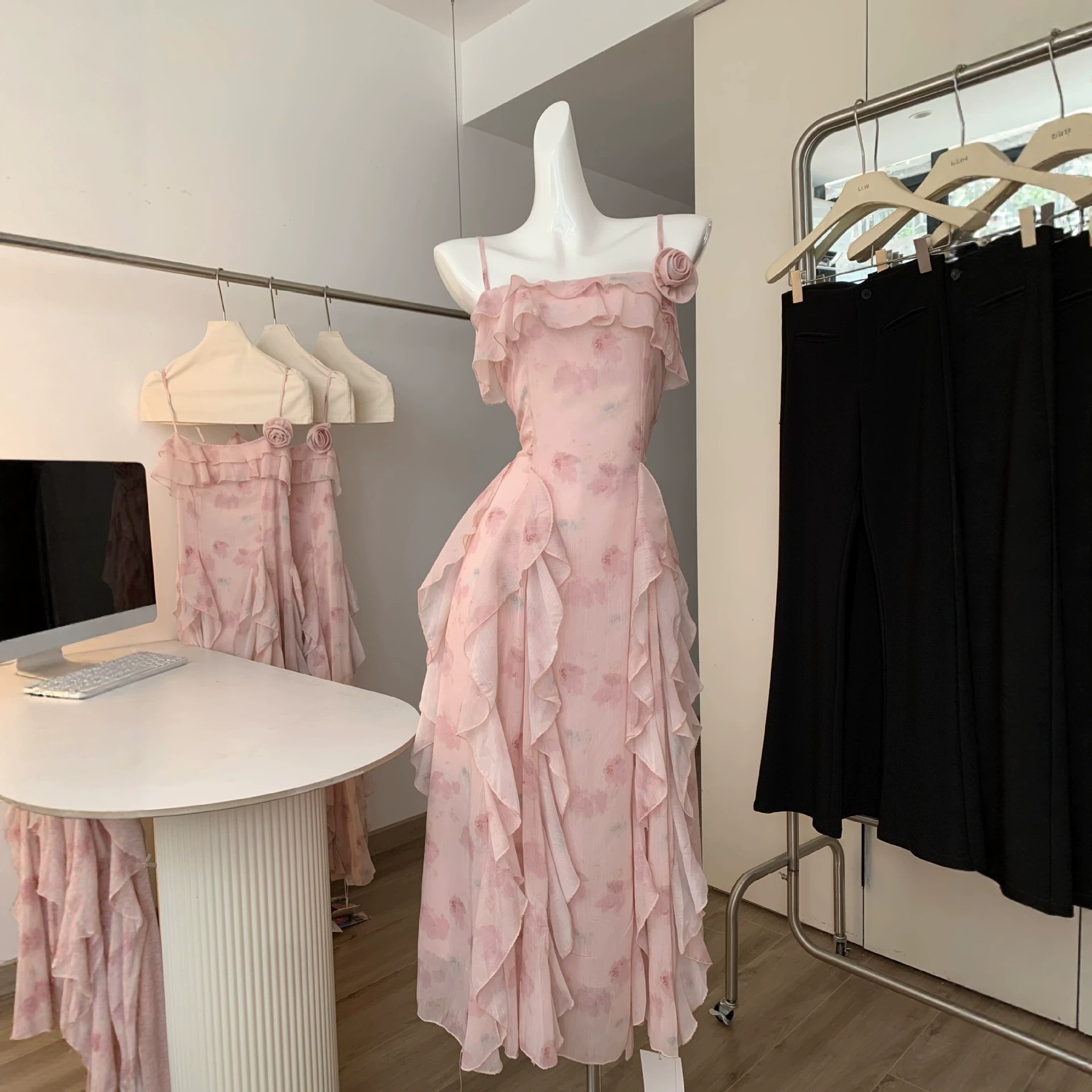 【ピンク フレンチワンピース】花柄 キャミソールスカート 高級感 ロング 荷叶边 リゾート着こなし 女性用