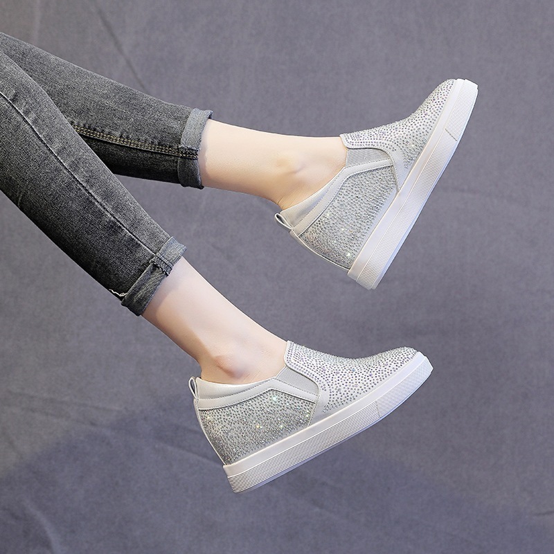 春の新しいホットドリルフラットボトムシングルシューズレディース2022ウェッジスポーツとレジャーシューズファッションパールラインストーンシューズ