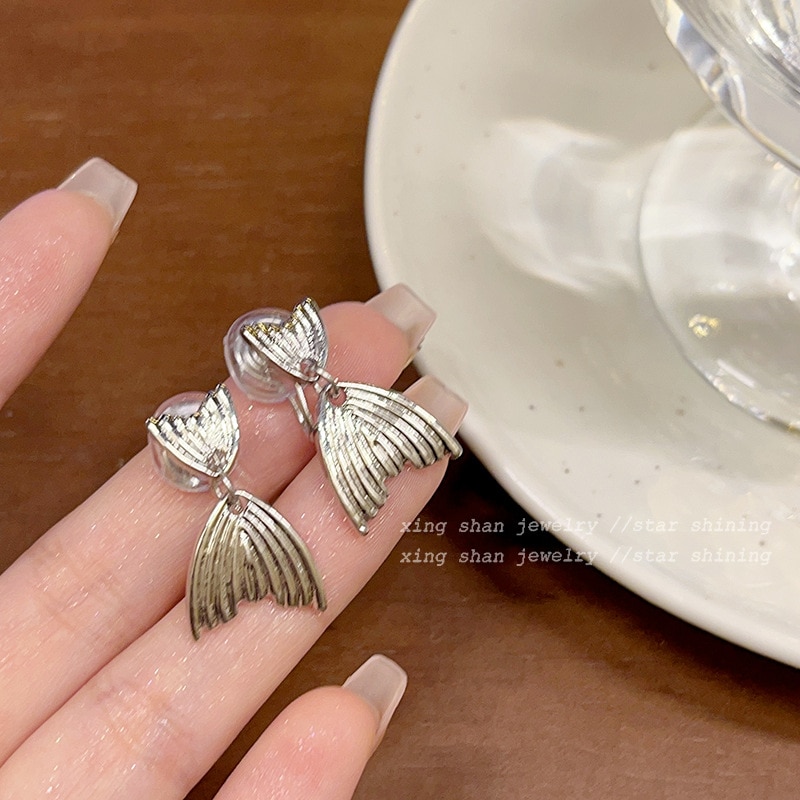 フランス式シンプル小人数設計双魚尾蚊取り線香皿耳挟み気質高級感角丸顔耳飾りなし 4,788円