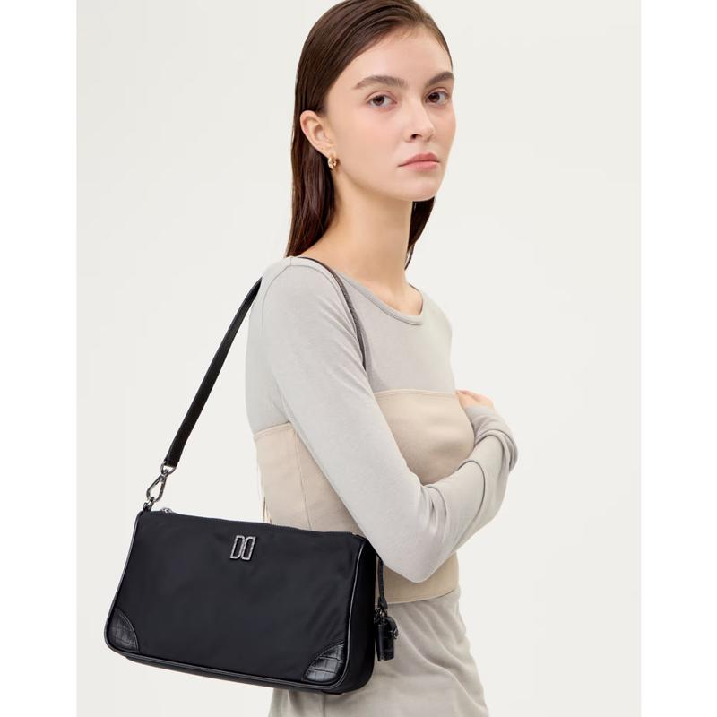 DCBA6E055BK [ベルフォード] ブラッククロコ型押し牛革配色ナイロンショルダーバッグ 27,278円