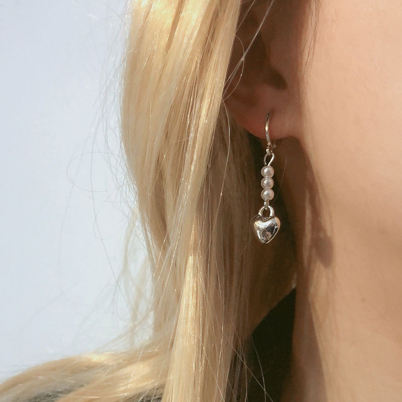 お得なキャンペーンを実施中 【誠実】 シンプルな真珠の愛のイヤリングの気質は精緻でコンパクトでシンプルな設計感森系の耳ボタンの耳飾り