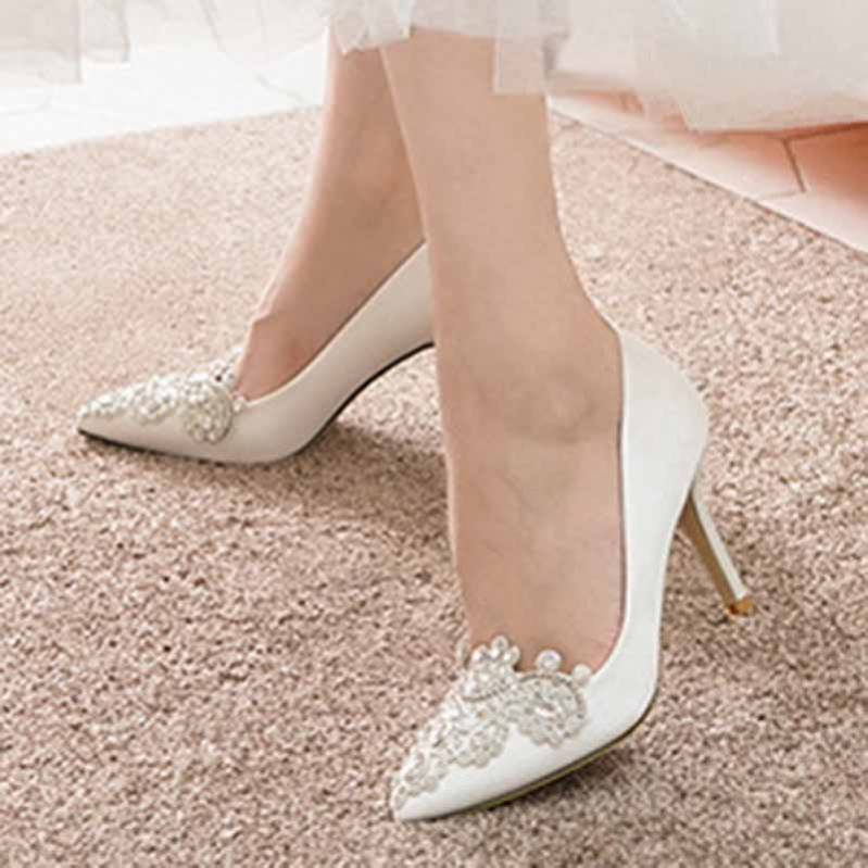 1000円OFFクーポン パンプス 白 結婚式 ビジュー レース チュール フラワー 花嫁 ウェディング シューズ レディース 小さいサイズ 大きいサイズ ローヒール 走れる 歩きやすい 痛くない ブ