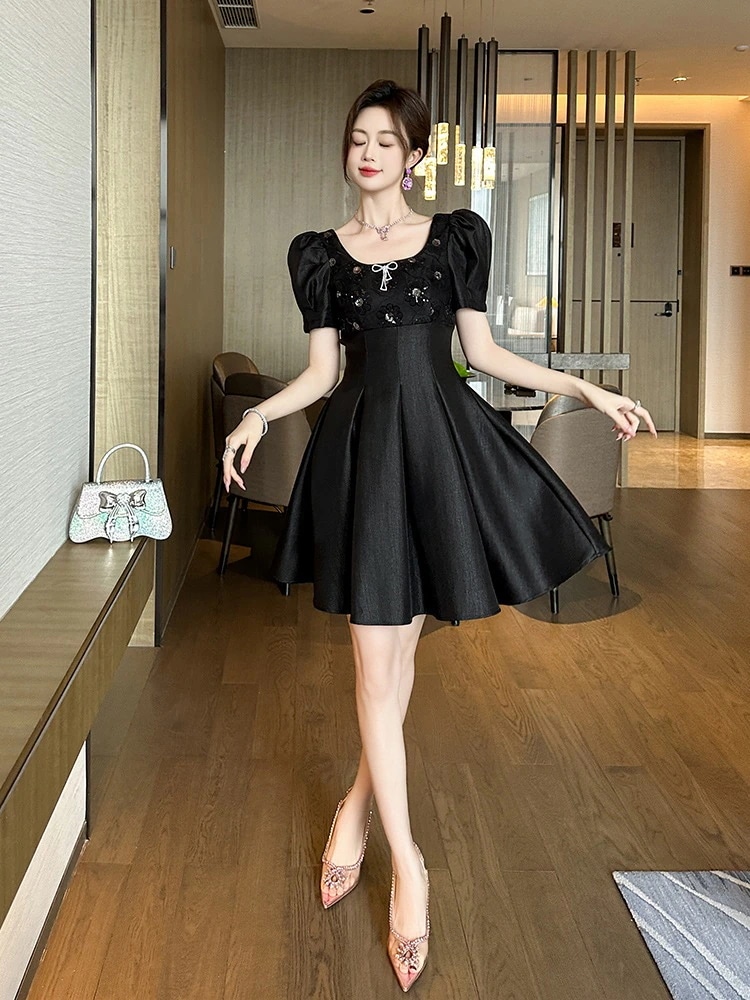 夏 黒 ショートワンピース スクエア襟 フリル ドレス パーティー キャバ 大人 同窓会 披露宴 卒業式 結婚式 演奏会 ウェディング 二次会 5,385円