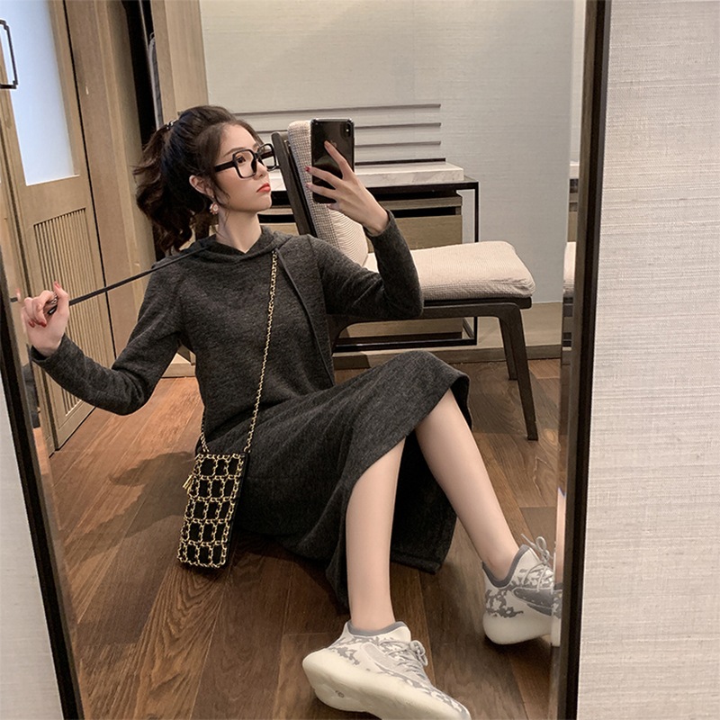 ワンピース ニットワンピース ひざ丈 膝下 ロング ロング丈 袖あり 長袖 襟なし スリム タイト 細身 ストレート Iライン フード付き ニット かわいい 大人可愛い きれいめ シンプル カジュアル