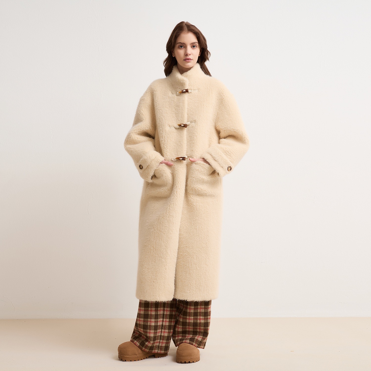 2025秋冬韓国怠惰スタイルレトロホーンボタンスタンドカラーロングファージャケットファーオールインワンコート