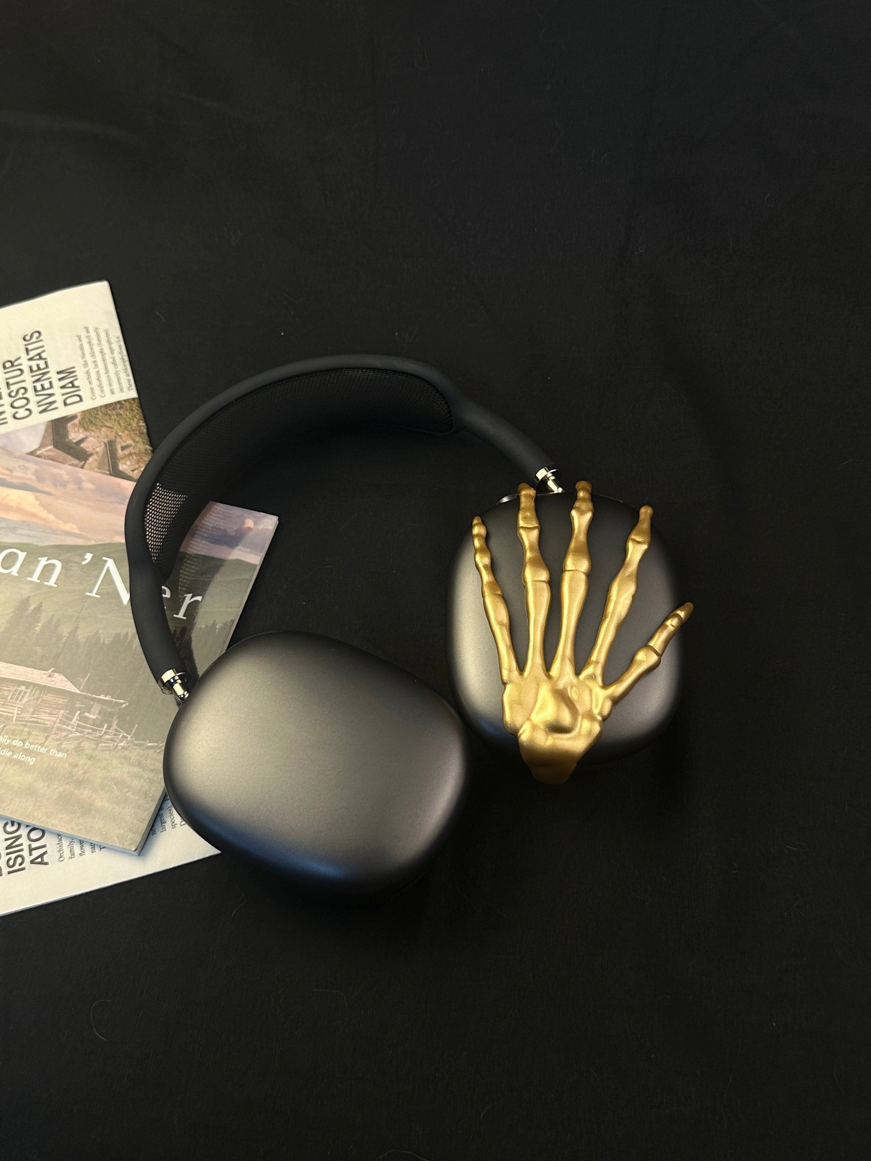 ボーンクロー スカルクロー Airpodsmax ヘッドフォンシェル 装飾シェル ヘッドフォン保護カバー ニッチ 写真撮影 高見えする小さな赤い本 3d プリント Apm 保護カバー レトロスタイル