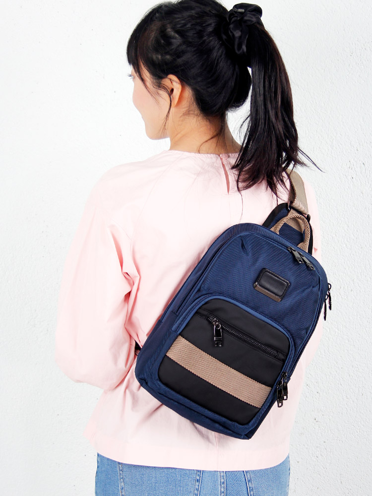 カジュアルバッグ ミニバッグ 携帯電話バッグ ポケットがたくさん タンブラー デイリー 持ち物 運動 外出 スポーティな 旅行 登山 メッセンジャー クロス ネイビー ヒップ