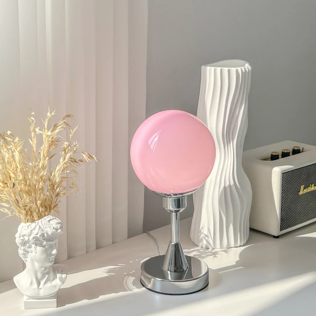 ピンクのガーリッシュ ハート テーブル ランプ中世のバウハウスの寝室の常夜灯マカロンの雰囲気のライトクリエイティブな照明