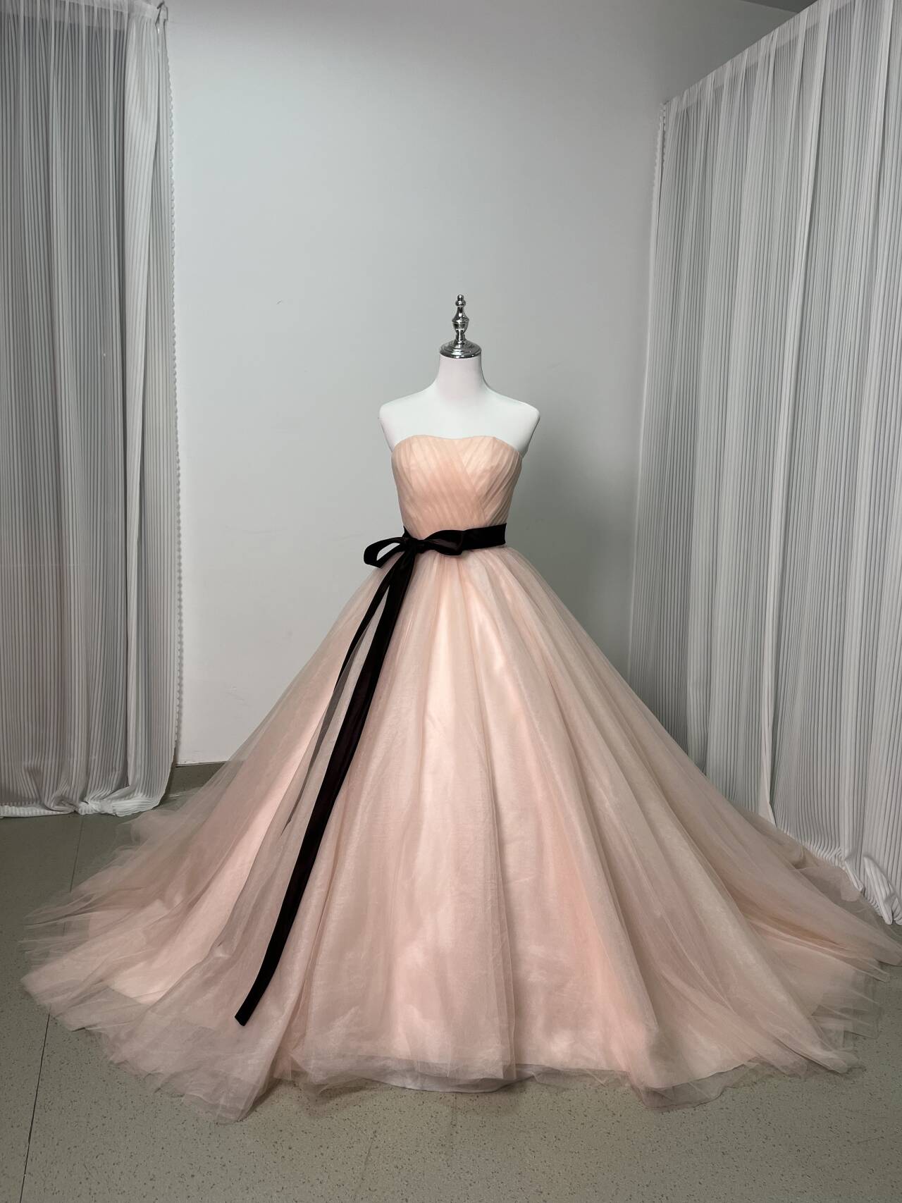 パーティードレス 薄ピンク ベアトップ チュールドレス サッシュベルト 編み上げ 披露宴/前撮り