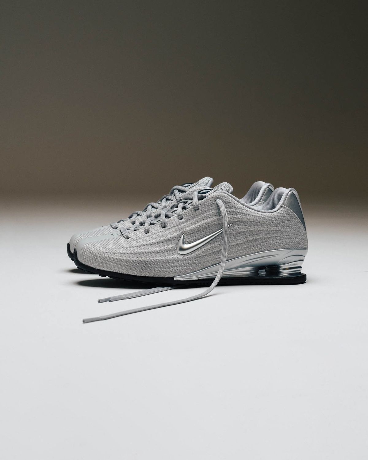 shox Z Metallic Silver / ショックス Z メタリック / 韓国直送 / 正規品 / 厚底スニーカー / Y2Kファッション / HQ7540-001