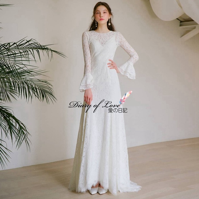 全身繊細なレース刺繍をあしらったウェディングドレス