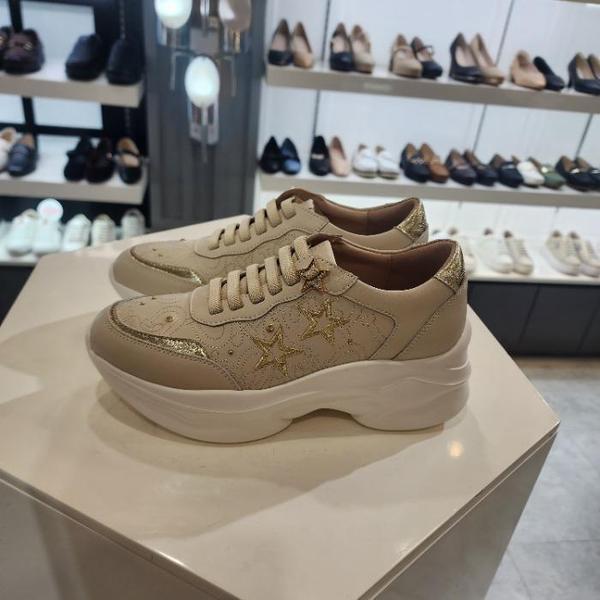 HC10 女性ベージュ背伸びアグリーシューズ LCWS02U71335 (44884205) 17,786円