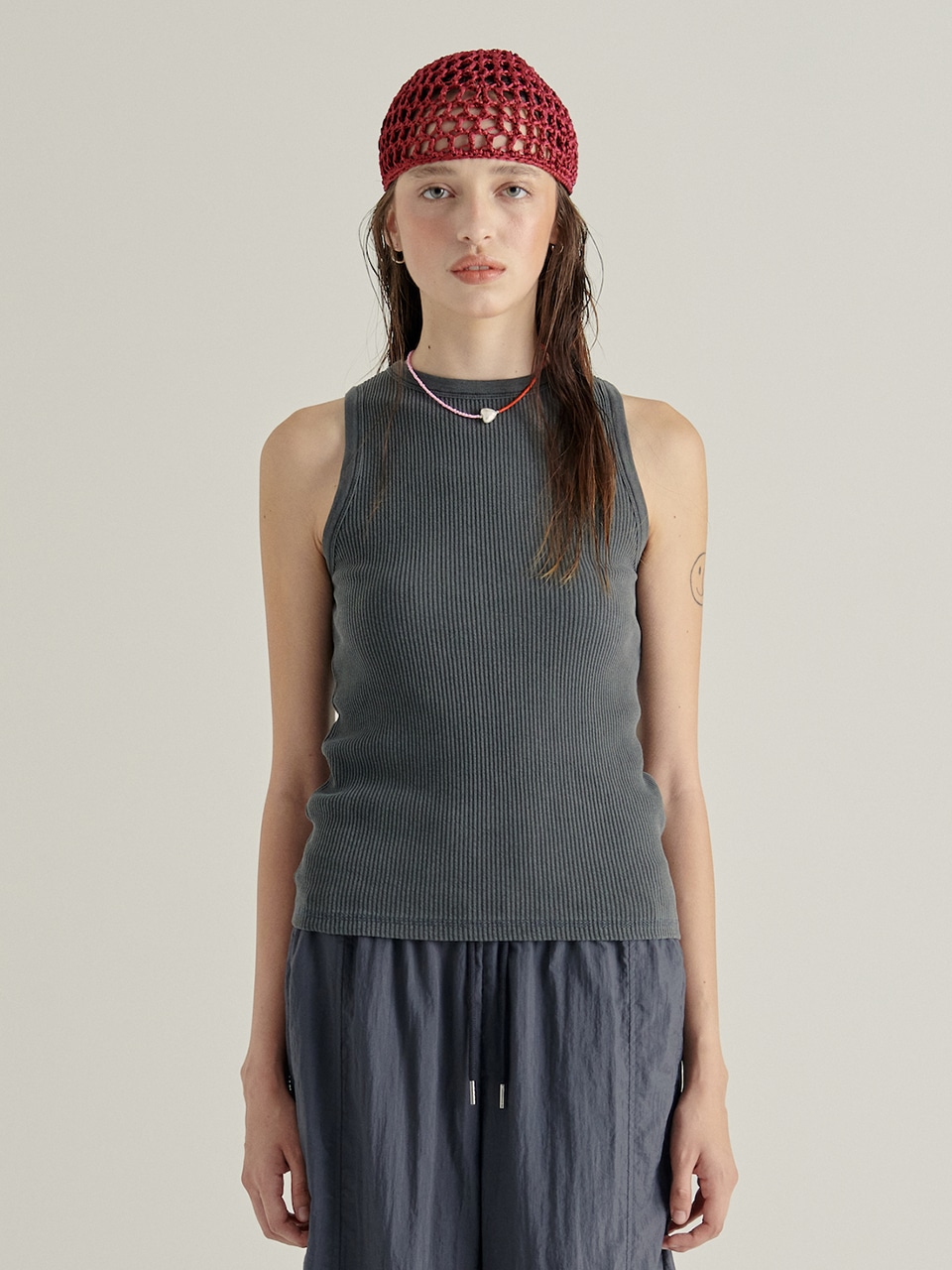 【MARGESHERWOOD】 RIB SLIM TANK TOP : DARK GREY