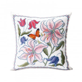 オノエ・メグミ 刺しゅうキットシリーズ 花咲く庭の小さな物語 -テーブルセンター- カサブランカと蝶 1201