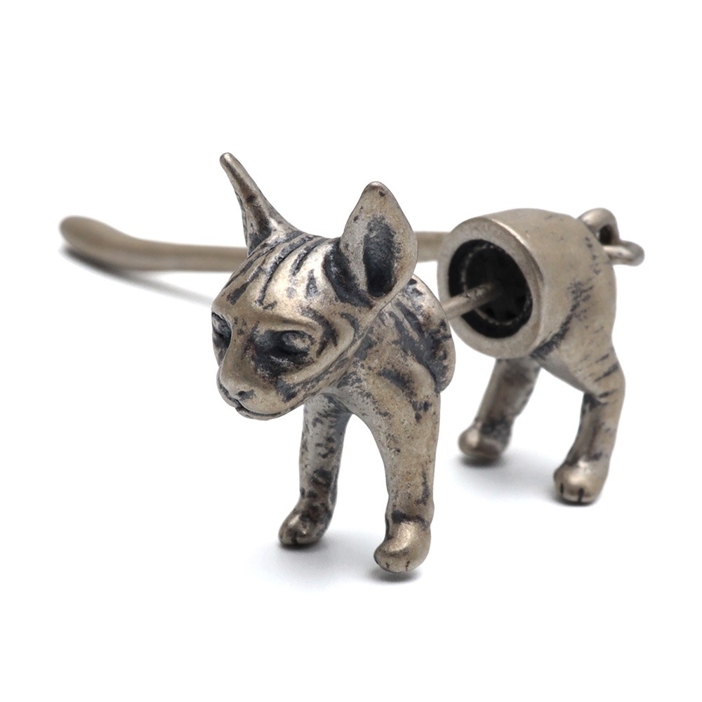 シルバー925 長い尻尾が揺れ動くスフィンクスモチーフのピアス [es501]