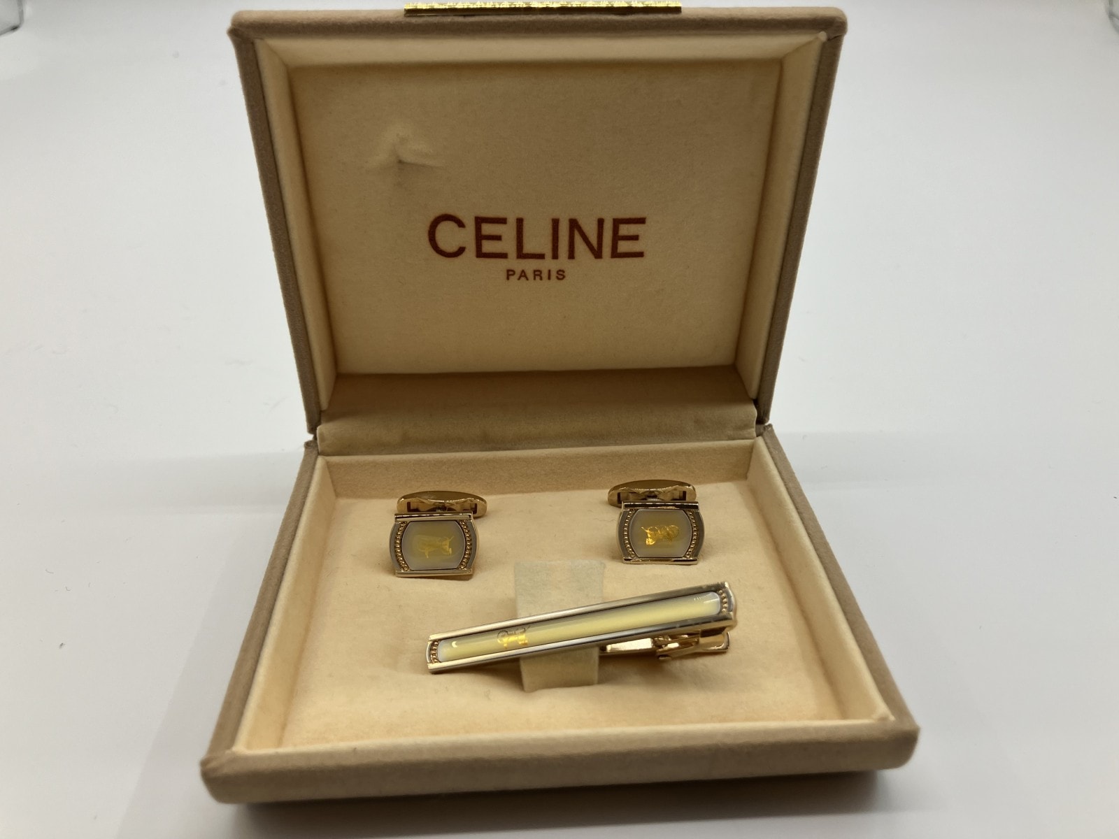新品未使用 バーバリーロンドン カフス タイピンセット ゴールド 美品】バーバリー タイピン カフスセット ゴールド｜Yahoo