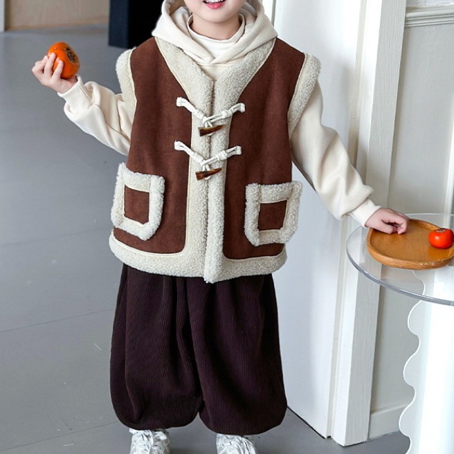 男の子秋冬新型毛皮ベスト長ズボン3点セット冬の子供用厚手衛衣セット赤ちゃんの洋風モダンな服