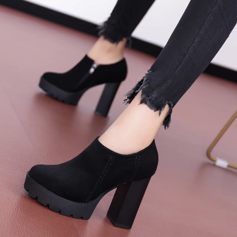 ブーツ レディースブーツ ショートブーツ l 太ヒール スウェード かわいい 大人可愛い きれいめ シンプル カジュアル 大人 上品 おしゃれ お洒落 かっこいい 女っぽ 個性的 クール モード系 8,641円