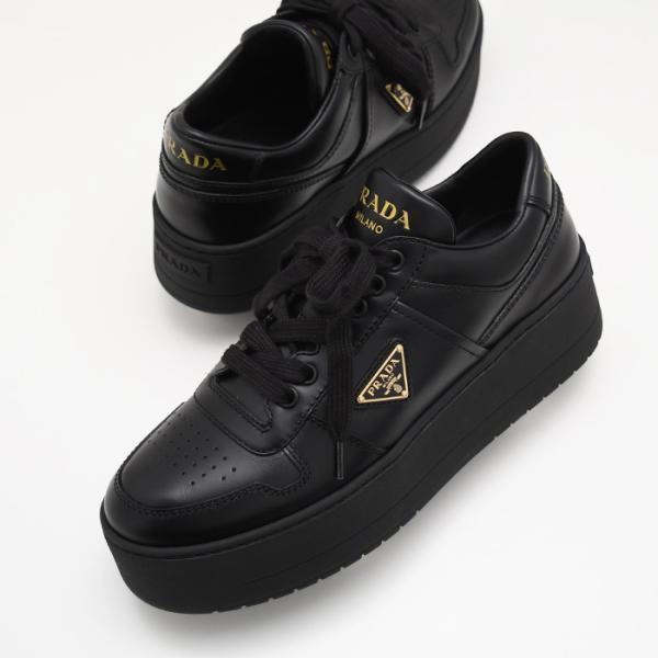 シューズ ダウンタウン ボールド レザー スニーカー 1E792M 3LPF レディース ブラック ロゴ カジュアル ゴールド レースアップ ラバーソール 93,390円