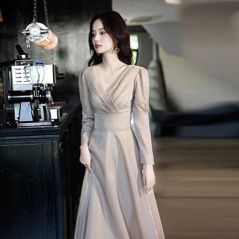 レディースイブニングドレス：ラグジュアリーニッチハイエンドシャンパンカラー婚約ホステス普段着にエレガントで洗練された