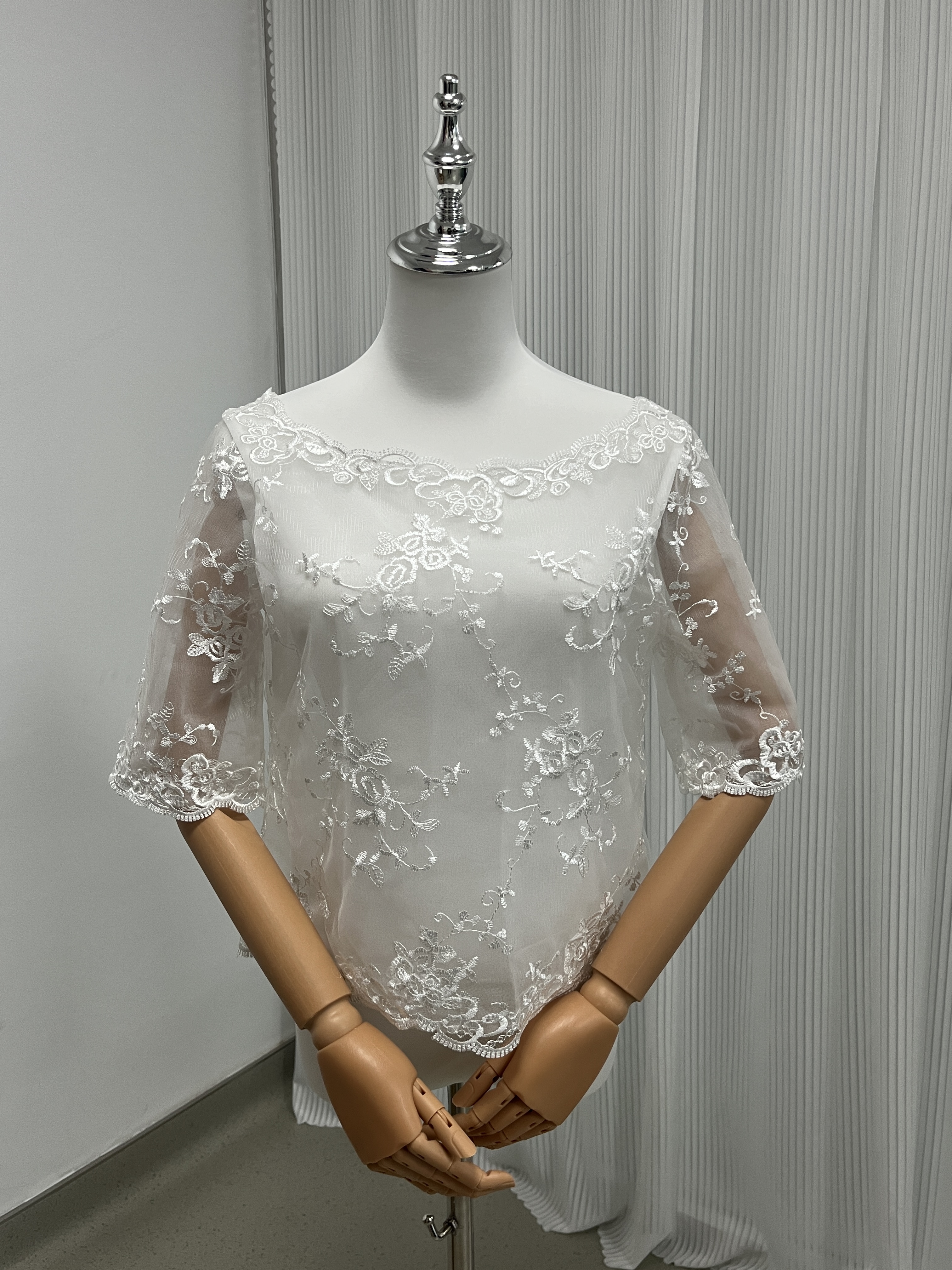 フランス風 ボレロ 上品花レース 半袖 くるみボタン 透ける 結婚式/披露宴 12,990円