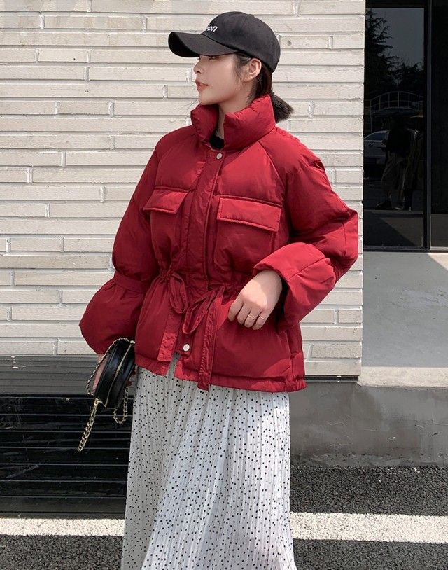 ダウンジャケット アウター レディース ショート丈 冬 ダウン キャンディスリーブ ドローストリング ウエストマーク スタンドカラー 赤 おしゃれ 韓国 ファッション 大人可愛い カジュアル ダウンコ